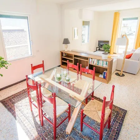 Al Pontile - The House Of Travelers Feriehus *