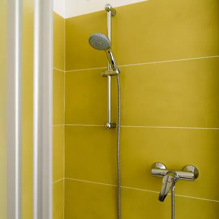 Al Pontile - The House Of Travelers *