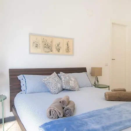 Al Pontile - The House Of Travelers *