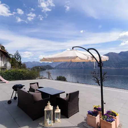 Al Pontile - The House Of Travelers *