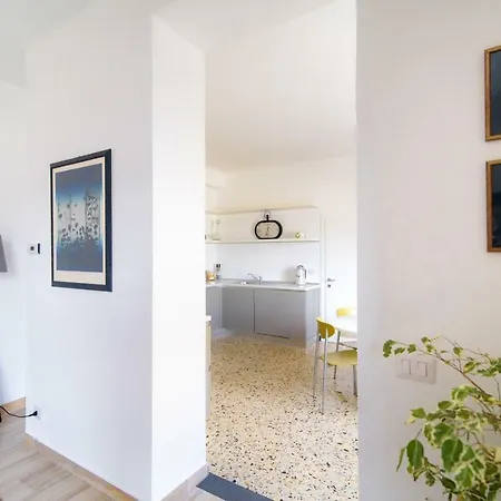 Al Pontile - The House Of Travelers *