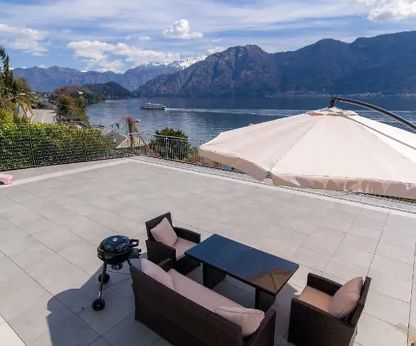 Al Pontile - The House Of Travelers