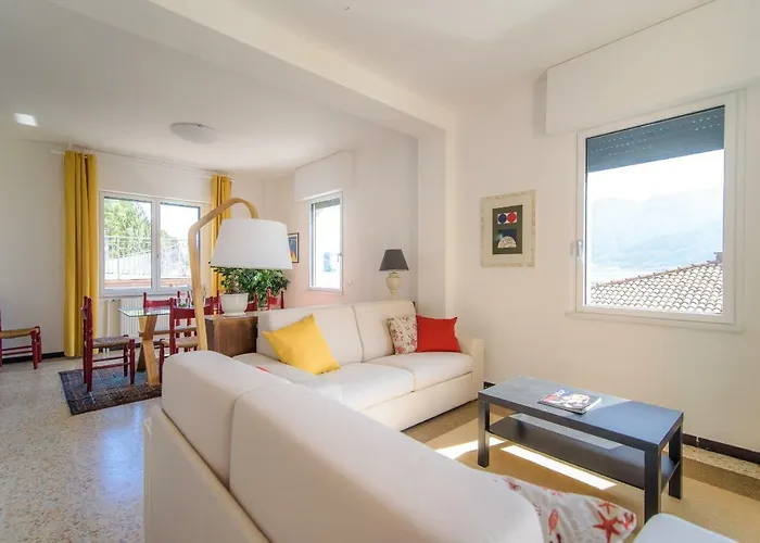 Semesterbostad Al Pontile - The House Of Travelers Sala Comacina