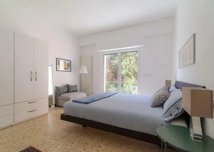 Al Pontile - The House Of Travelers *