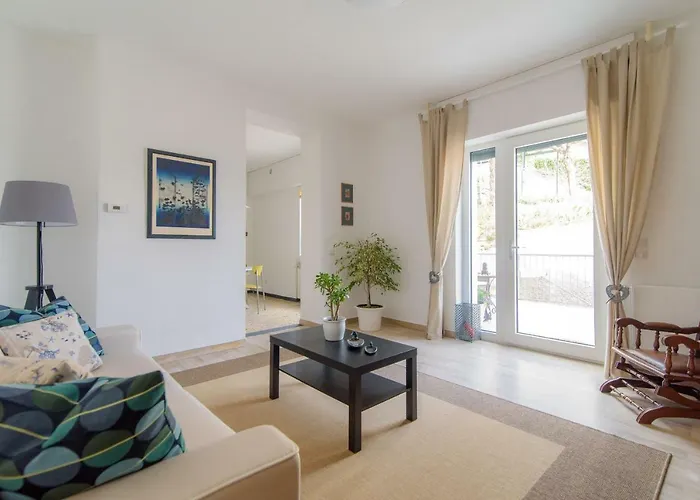 Al Pontile - The House Of Travelers